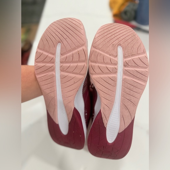 UnderArmour- Women’s Charged Breathe Lace Sneaker - Picture 6 of 8